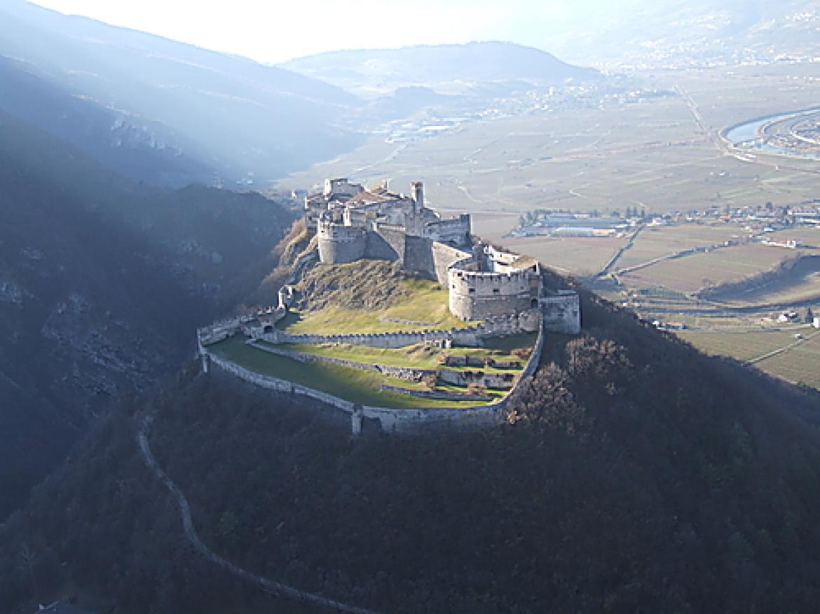 Leggi: Castel Beseno